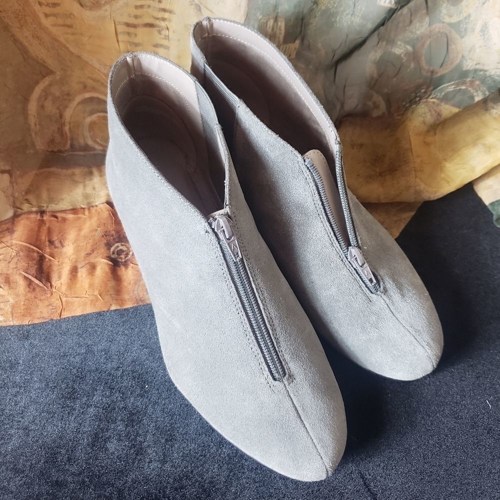 Aerosoles suede zip up booties